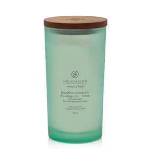 Chesapeake Bay Balance + Harmony Waterlily Pear vonná svíčka 355 g