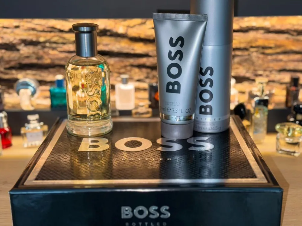 Boss Bottled dárková sada pro muže toaletní voda 100 ml + sprchový gel 100 ml + deosprej 150 ml