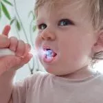  Dětský sonický zubní kartáček Tickle Tooth - s náhradní hlavicí, i pro nejmenší děti