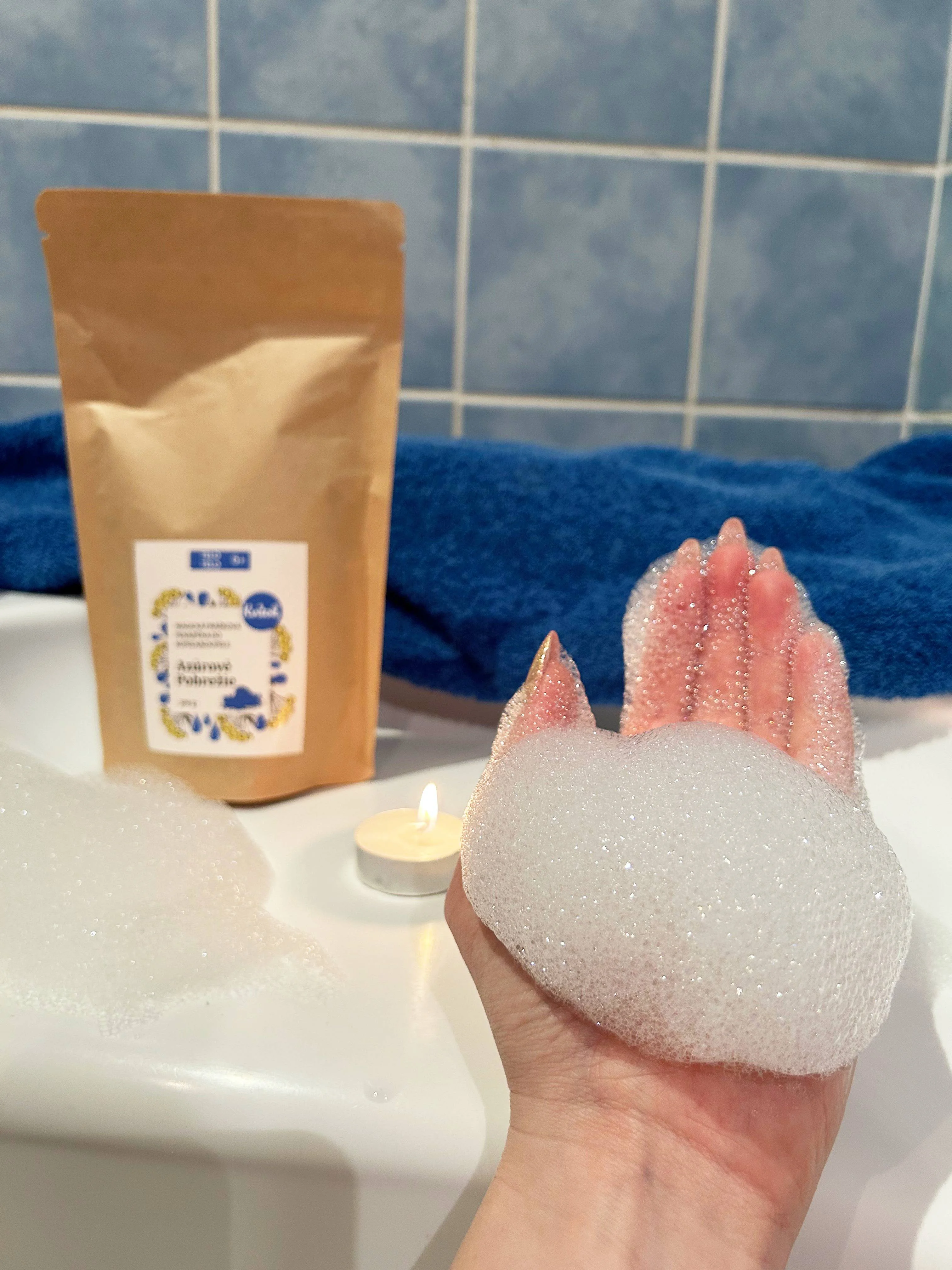 Kvitok Magická pěna do koupele Azurové pobřeží 60 g - krásně pění