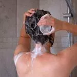 Lamazuna Tuhý šampon proti lupům - pivoňka (70 g)