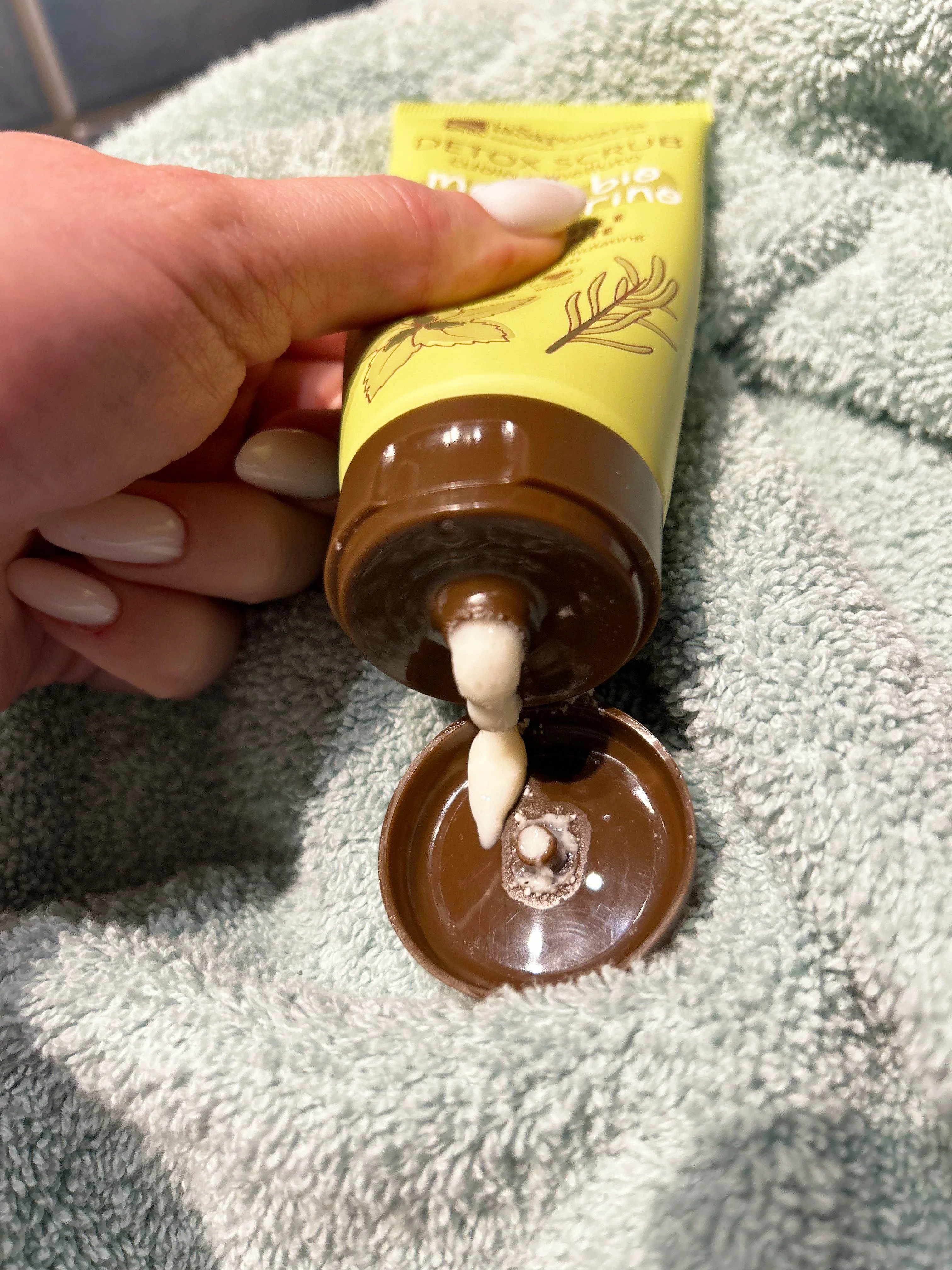 laSaponaria Detoxikační peeling na pokožku hlavy s mátou a rozmarýnem (100 ml)