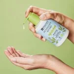laSaponaria Intimní mycí gel ochranný se zeleným čajem BIO (250 ml) - vhodné po porodu i během menstruace