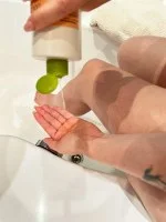 laSaponaria Sprchový gel a šampon 2v1 s BIO pomerančem a vit. C pro celou rodinu 30 ml - se sladkou a povzbuzující vůní