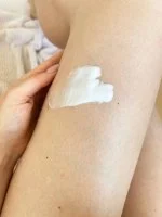 laSaponaria Tělový krém s BIO měsíčkem a prebiotiky pro citlivou pleť (200 ml) - vyživuje, zklidňuje a hydratuje