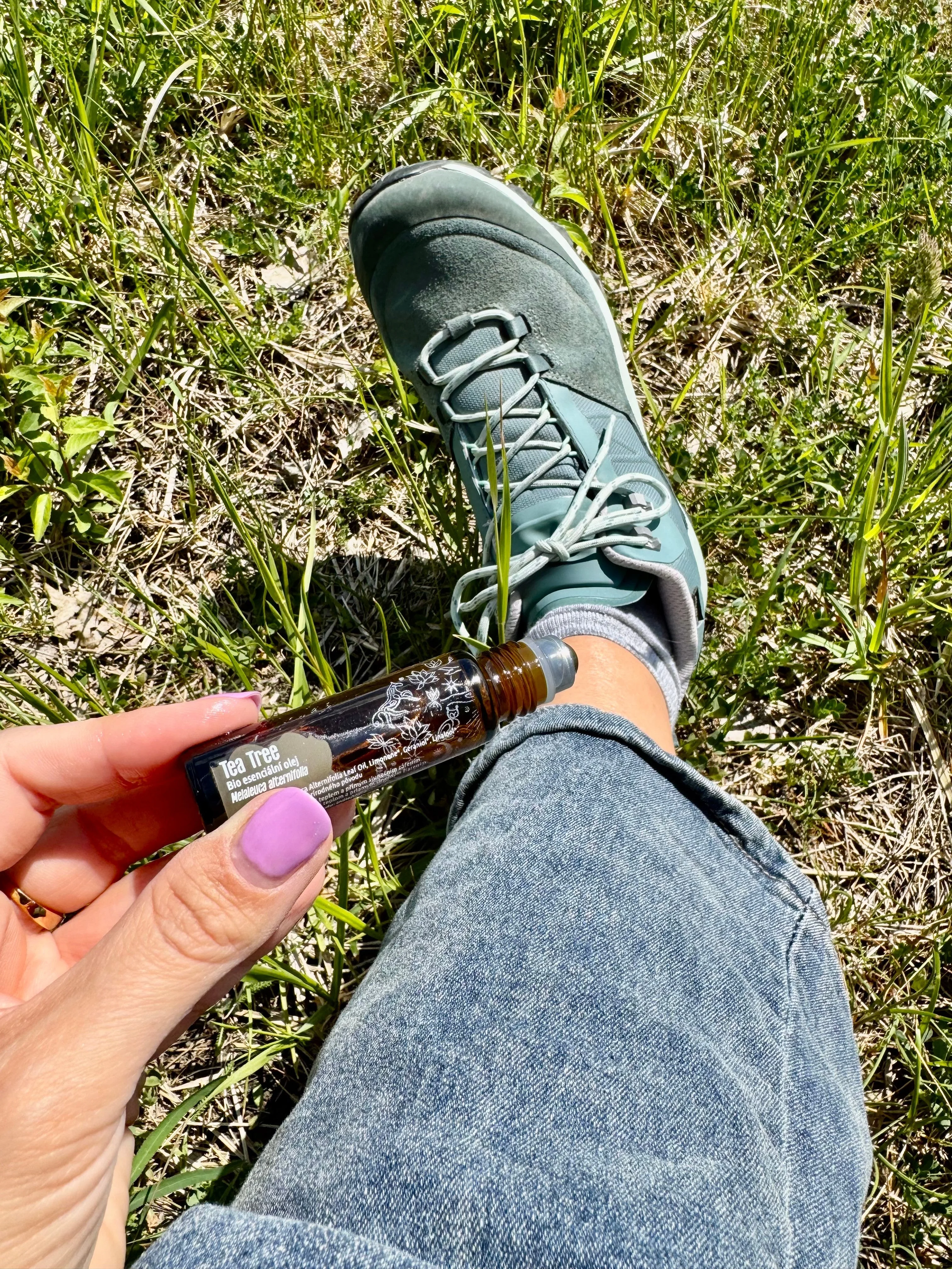 Natasha Roll-on Esenciální olej Tea Tree BIO (10 ml) - malý pomocník na cesty