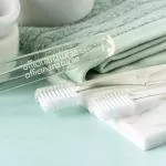 Officina Naturae Bělicí zubní kartáček (medium) - štětinky s uhličitanem vápenatým