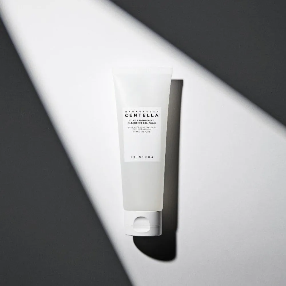 Madagascar Centella Tone Brightening Cleansing Gel Foam pěnivý čisticí gel pro rozjasnění a hydrataci 125 ml