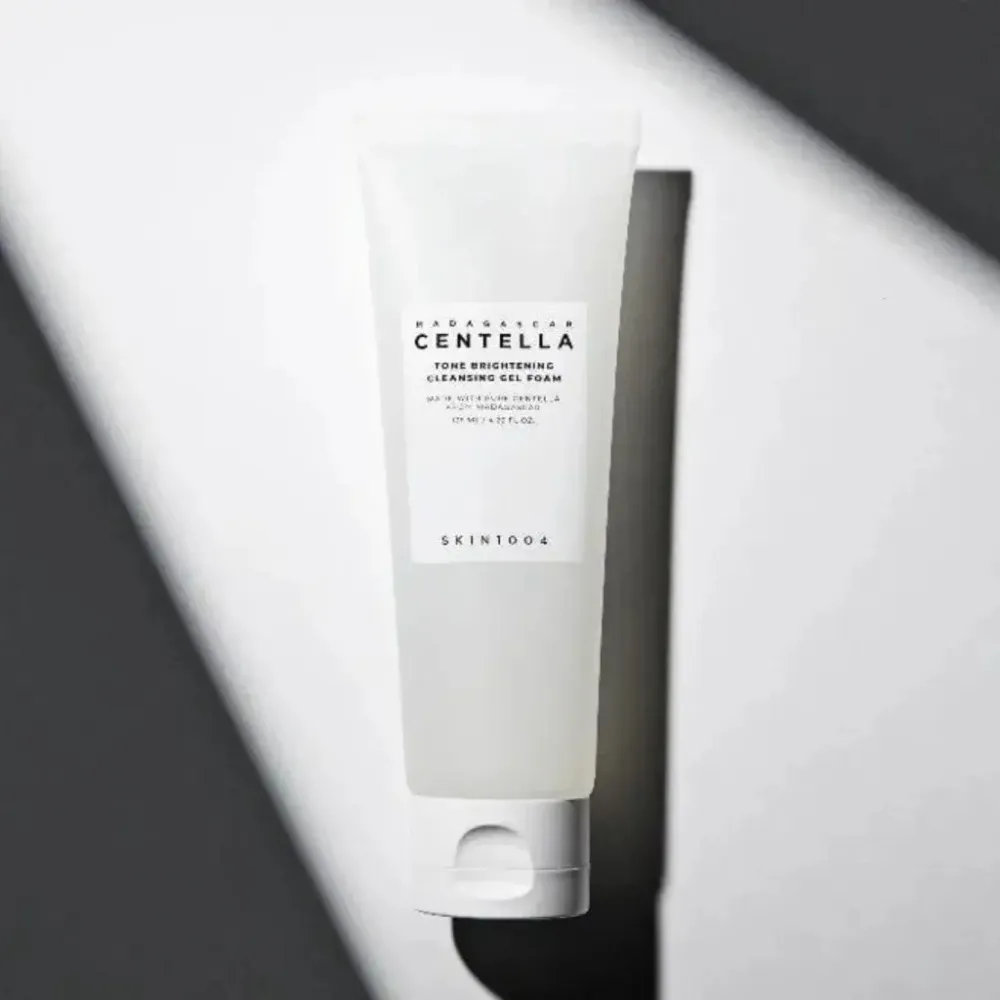 Madagascar Centella Tone Brightening Cleansing Gel Foam pěnivý čisticí gel pro rozjasnění a hydrataci 125 ml