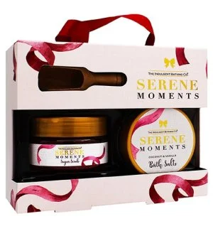 The Indulgent Bathing Co. Serene Moments dárková sada tělový peeling 135 g + koupelová sůl 105 g