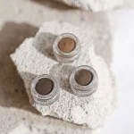 Uoga Uoga Krémová pomáda na obočí (2,5 ml) 797 Pebbles & Salt - Blonde - 3 odstíny pro opticky hustější obočí