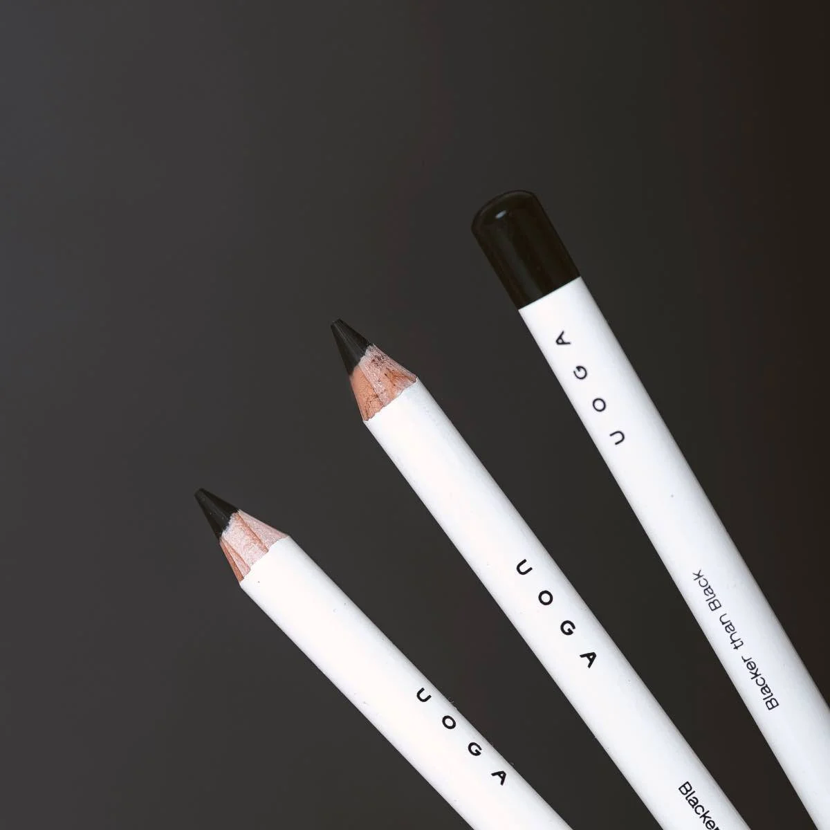 Uoga Uoga Měkká tužka na oči BIO 850 Blacker than Black - Černá - 4 odstíny pro každý look