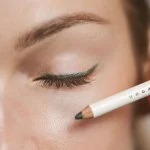 Uoga Uoga Měkká tužka na oči BIO 852 Copper Snake - Světle hnědá perleťová - 4 odstíny pro každý look
