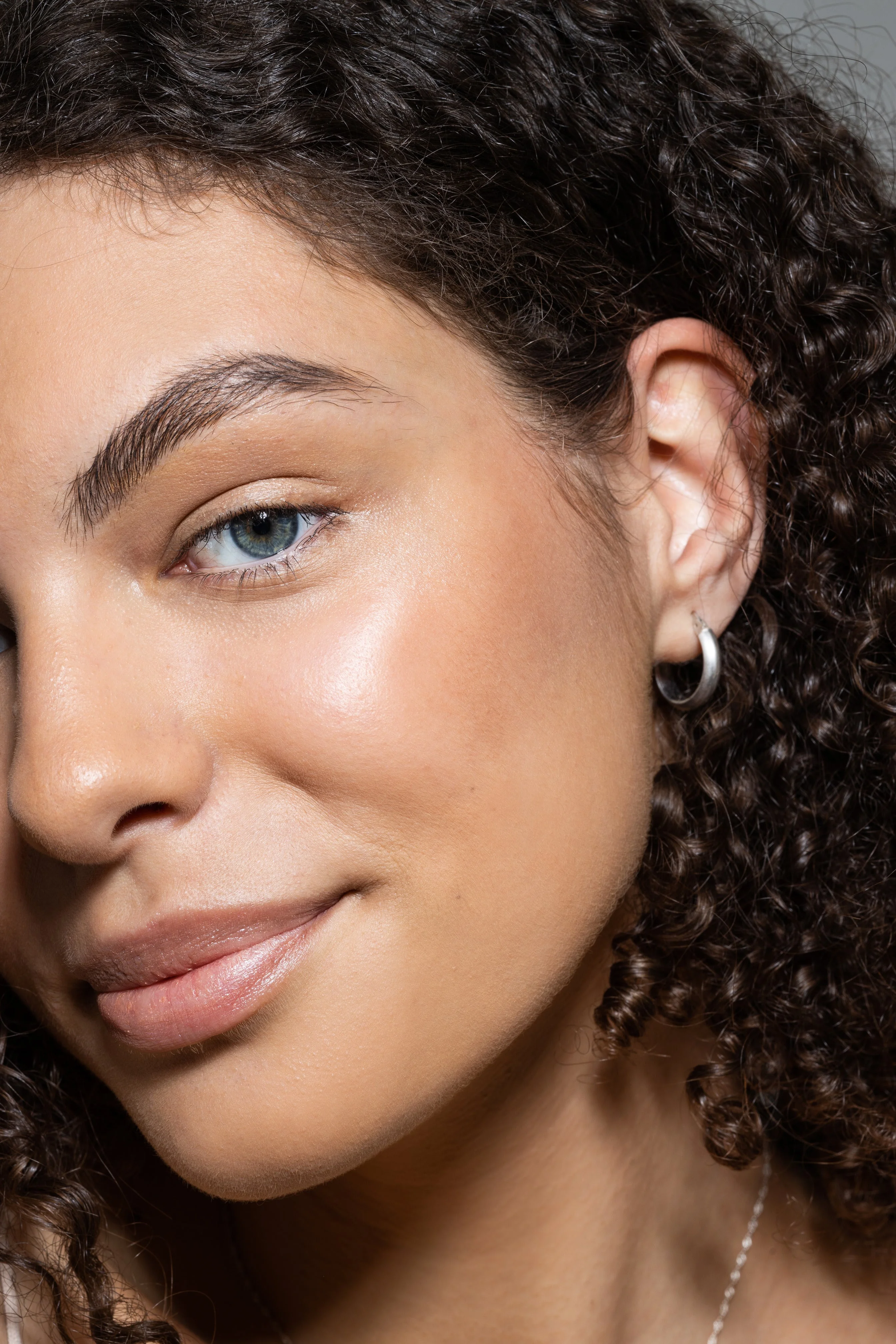 Uoga Uoga Minerání pudrový make-up s jantarem (10 g) 636 Strawberry and Snow - lehký, přirozený, spf 15
