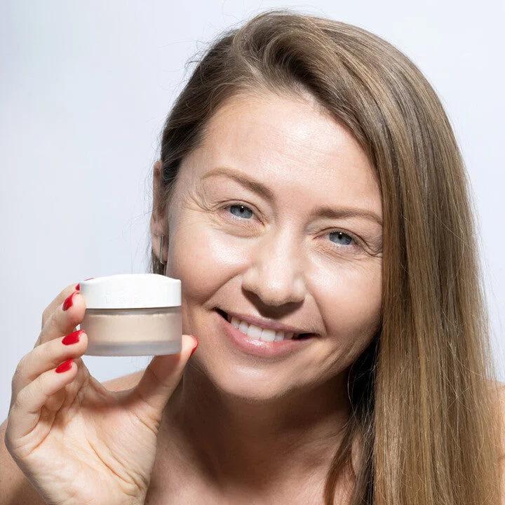 Uoga Uoga Minerání pudrový make-up s jantarem (10 g) 805 Whispering Pines - lehký, přirozený, spf 15