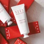 Uoga Uoga Regenerační pleťový peeling s brusinkami (40 ml) - pro hladší a rozjasněnou pokožku