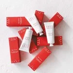 Uoga Uoga Regenerační pleťový peeling s brusinkami (40 ml) - pro hladší a rozjasněnou pokožku