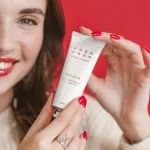 Uoga Uoga Regenerační pleťový peeling s brusinkami (40 ml) - pro hladší a rozjasněnou pokožku