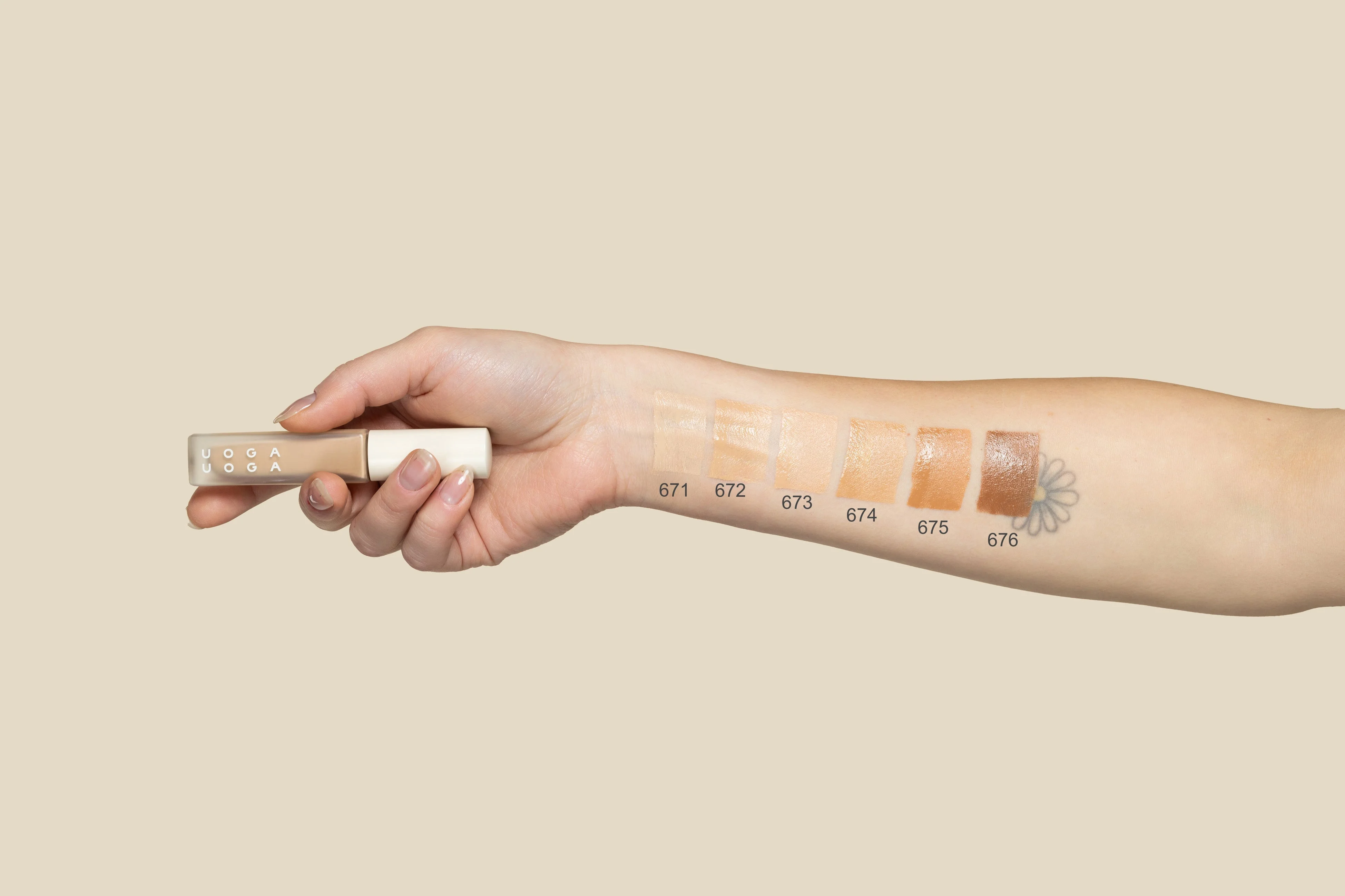 Uoga Uoga Tekutý korektor (5 ml) Invisible Hero No. 4 - 674 Medium Warm - neviditelný hrdina na pleťové vady