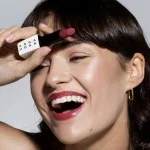Uoga Uoga Vyživující rtěnka (4 g) 611 Chocoberry - 6 odstínů na bázi minerálů