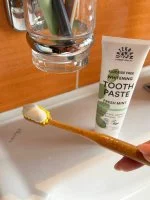 Urtekram Bělicí zubní pasta s mátou BIO (75 ml) - se svěží mátovou chutí