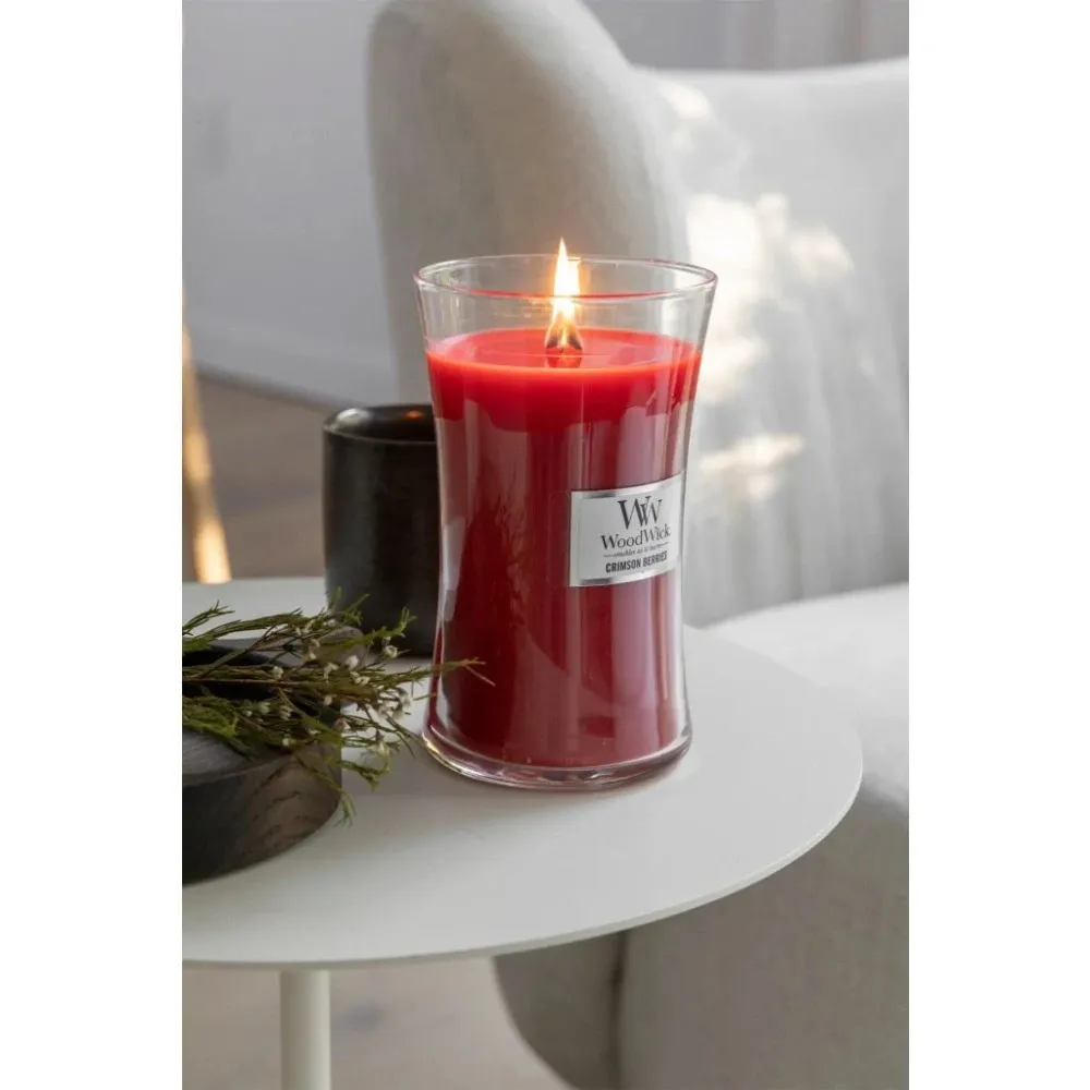 Crimson Berries vonná svíčka s dřevěným knotem 609,5 g
