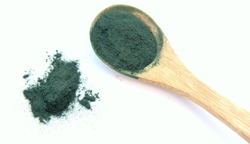 Spirulina je modrozelená řasa, jejíž zdravotní účinky vás překvapí