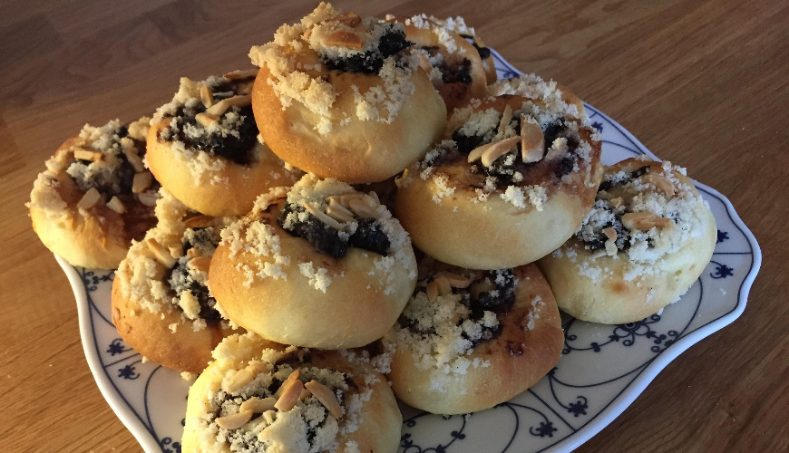 Dvojctihodné koláče upečete doma tak, aby byly vláčné, bohatě plněné a krásně voňavé