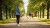 Proč je chůze pozadu aneb retro walking stále populárnější