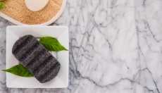 Získejte zářivou pleť s tradičním černým mýdlem