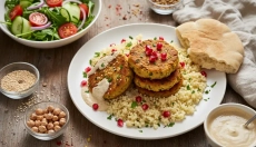 Cizrnové karbanátky s tahini omáčkou, které vás překvapí
