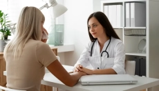 Leukocyty v moči mohou být varováním před infekcí