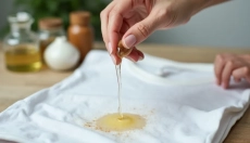 Jak se efektivně zbavit skvrn od trávy a ochránit své oblečení