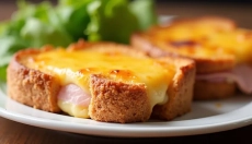 Odkryjte kouzlo zapečených toastů se šunkou a sýrem v troubě
