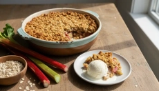 Rebarborový crumble s ovesnou drobenkou nikdy nezklame
