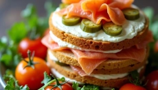 Slaný dort k narozeninám může být ozdobený i chutný