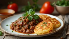 Vepřová směs s bramboráčky překvapí nejen tradičními chutěmi