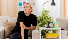 Co dělat, když vás trápí brnění končetin od páteře