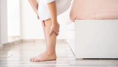 Co způsobuje oteklý kotník bez úrazu a jak mu předejít?